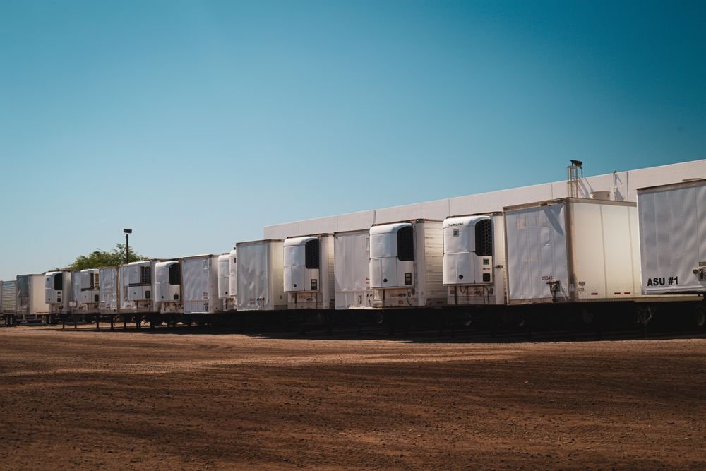 Refrigerated trailers with cooling units